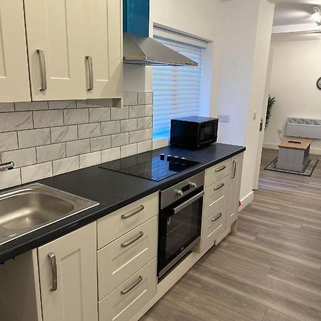 Flat In Luton Town Centre Apartment Exterior photo